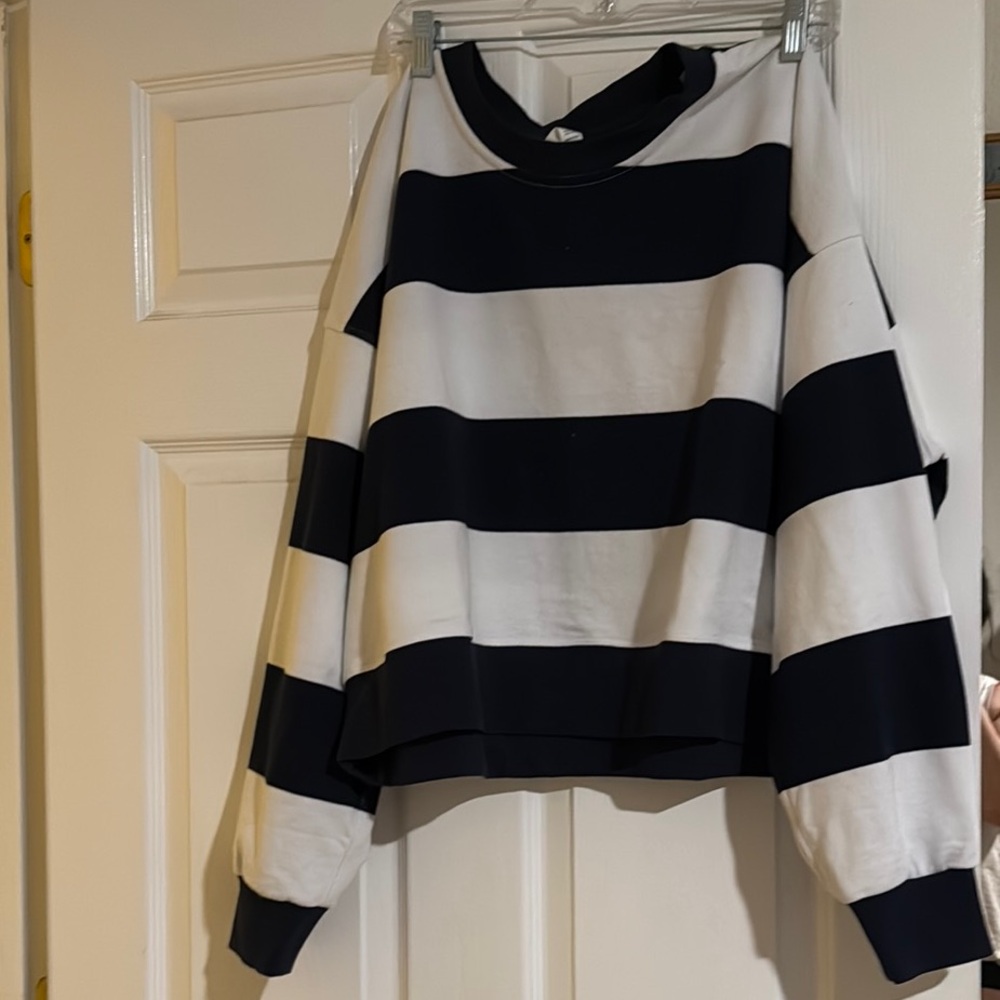 Lululemon Striped Navy and White Women's Sweatshirt